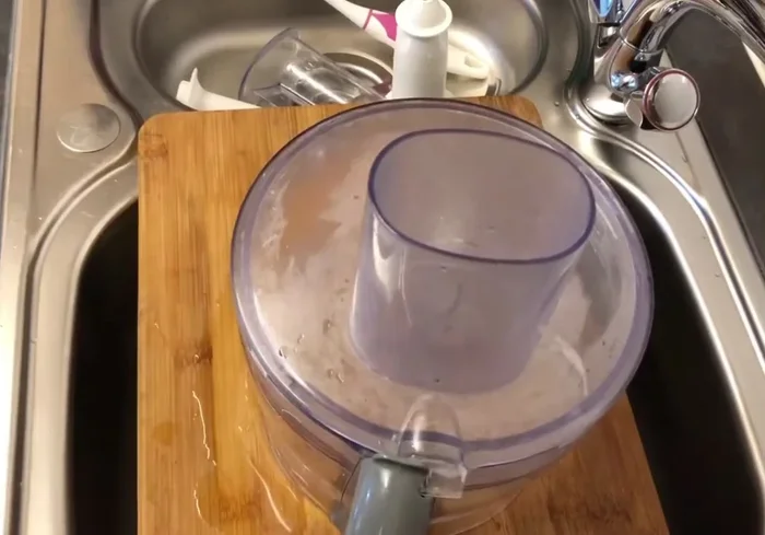 Rinçage : rincer abondamment toutes les pièces à l'eau claire.