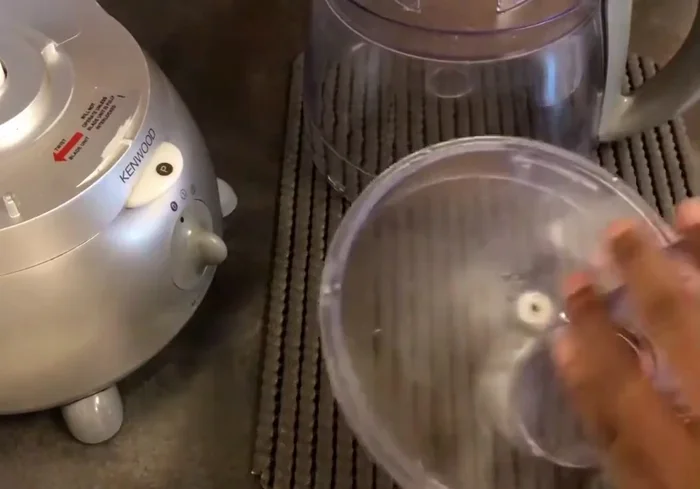 Séchage : sécher toutes les pièces avant de remonter le blender.