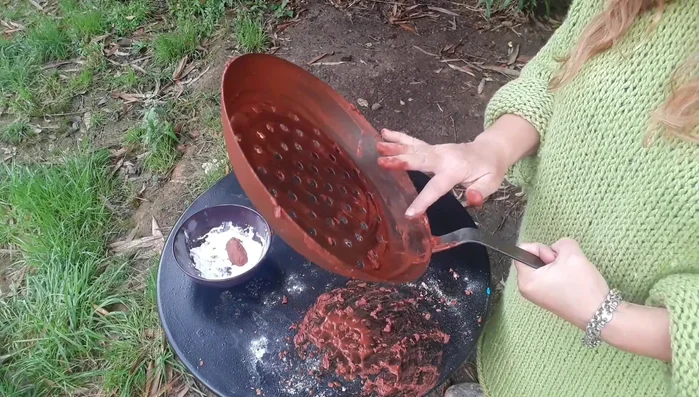 Rincer et sécher la poêle. Répéter l'opération si nécessaire.