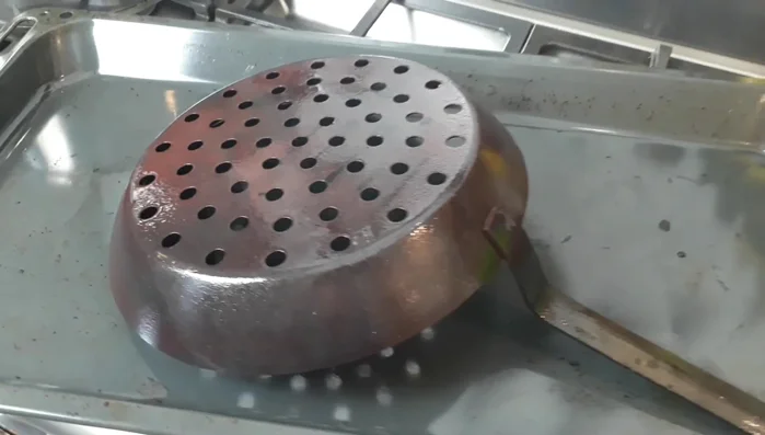 Enfourner la poêle pendant 40 minutes. Répéter l'opération 2 à 3 fois pour un résultat optimal. 