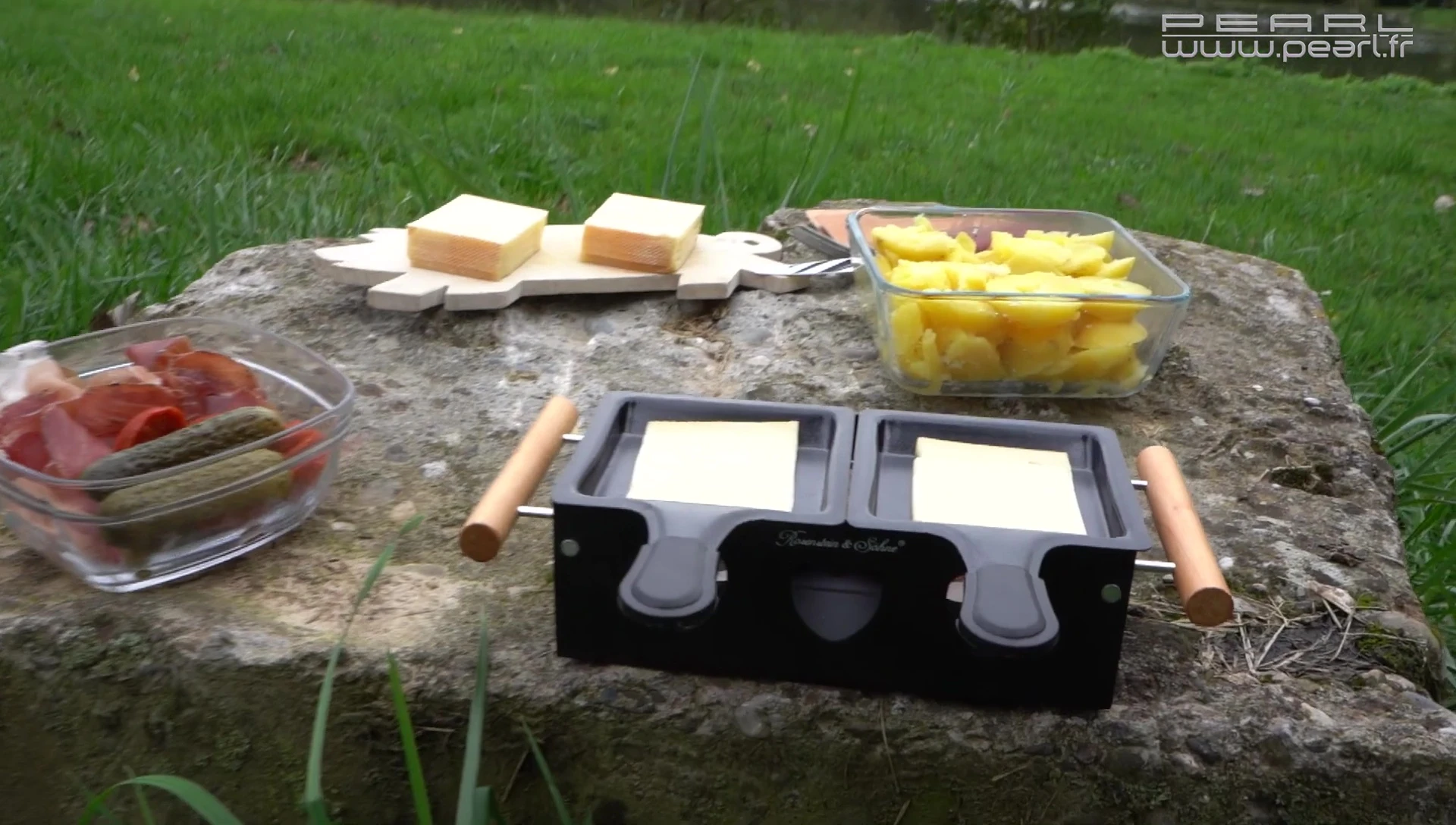 Portable candle-powered raclette