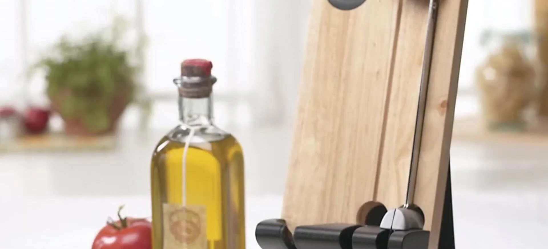 Cuisinart electric knife carving roasted chicken