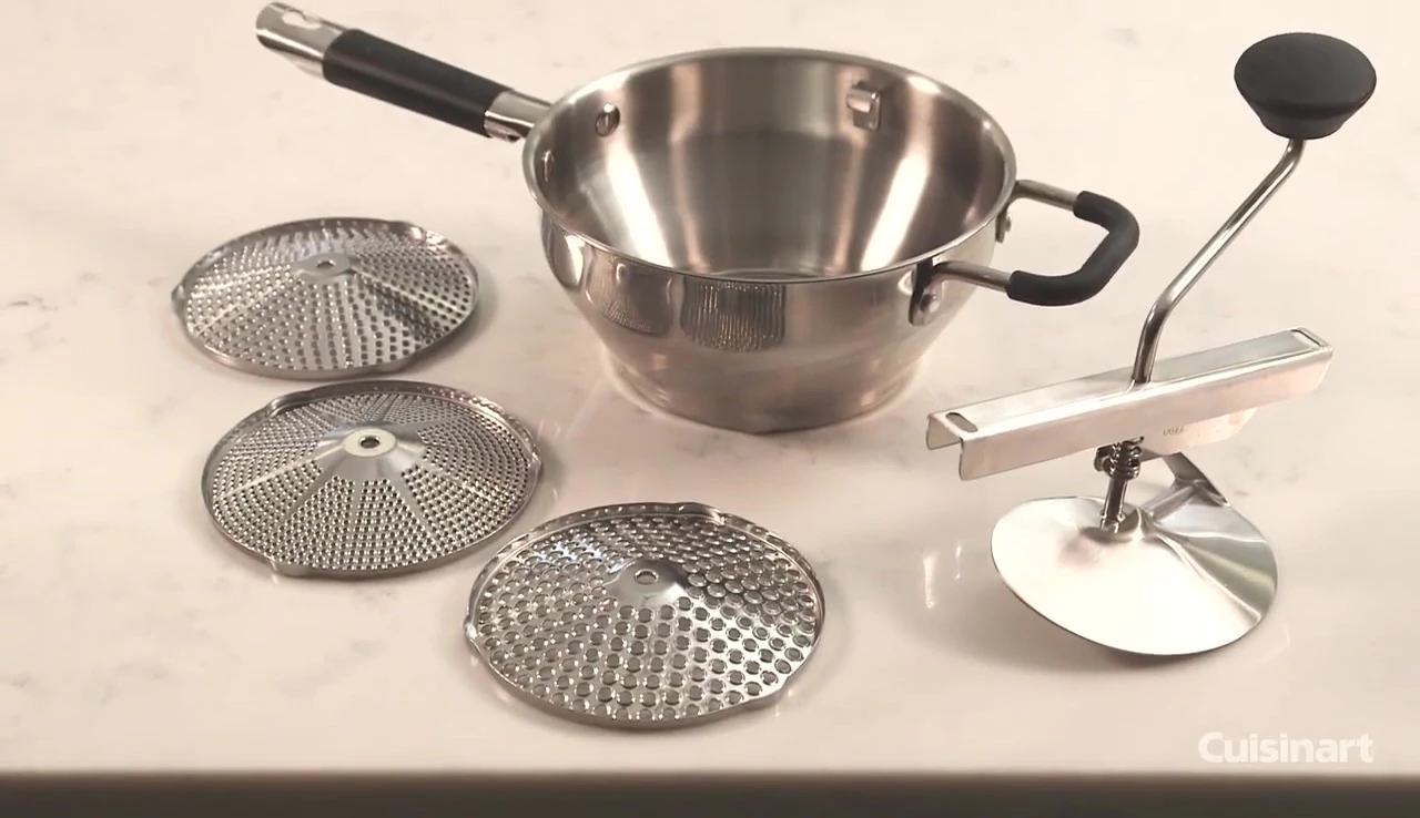Vue du moulin à aliments, mettant l'accent sur son design ergonomique et la facilité de nettoyage.