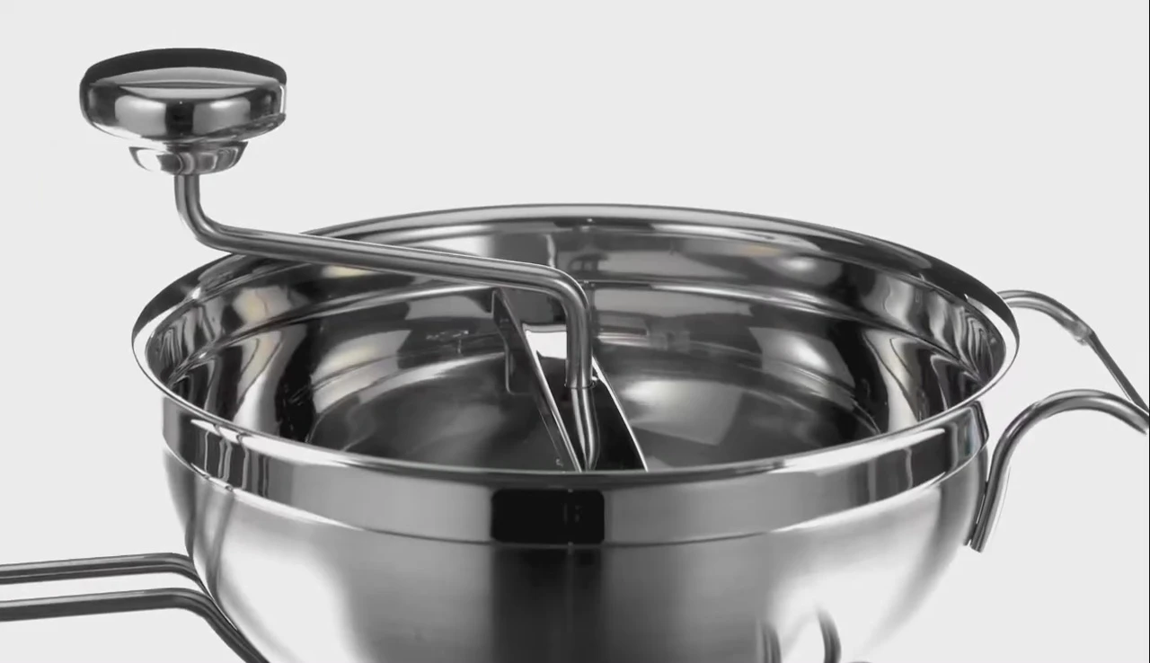 Gros plan sur le moulin à légumes Russell Hobbs.