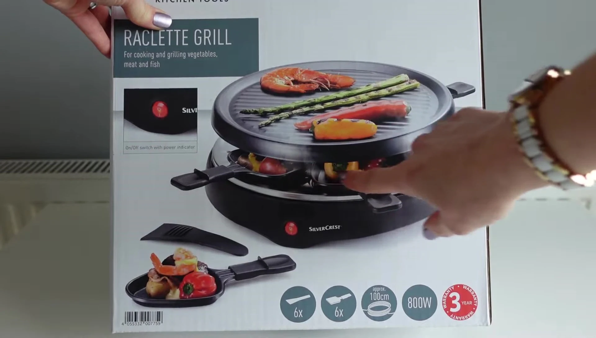 Les six mini-poêles et spatules incluses