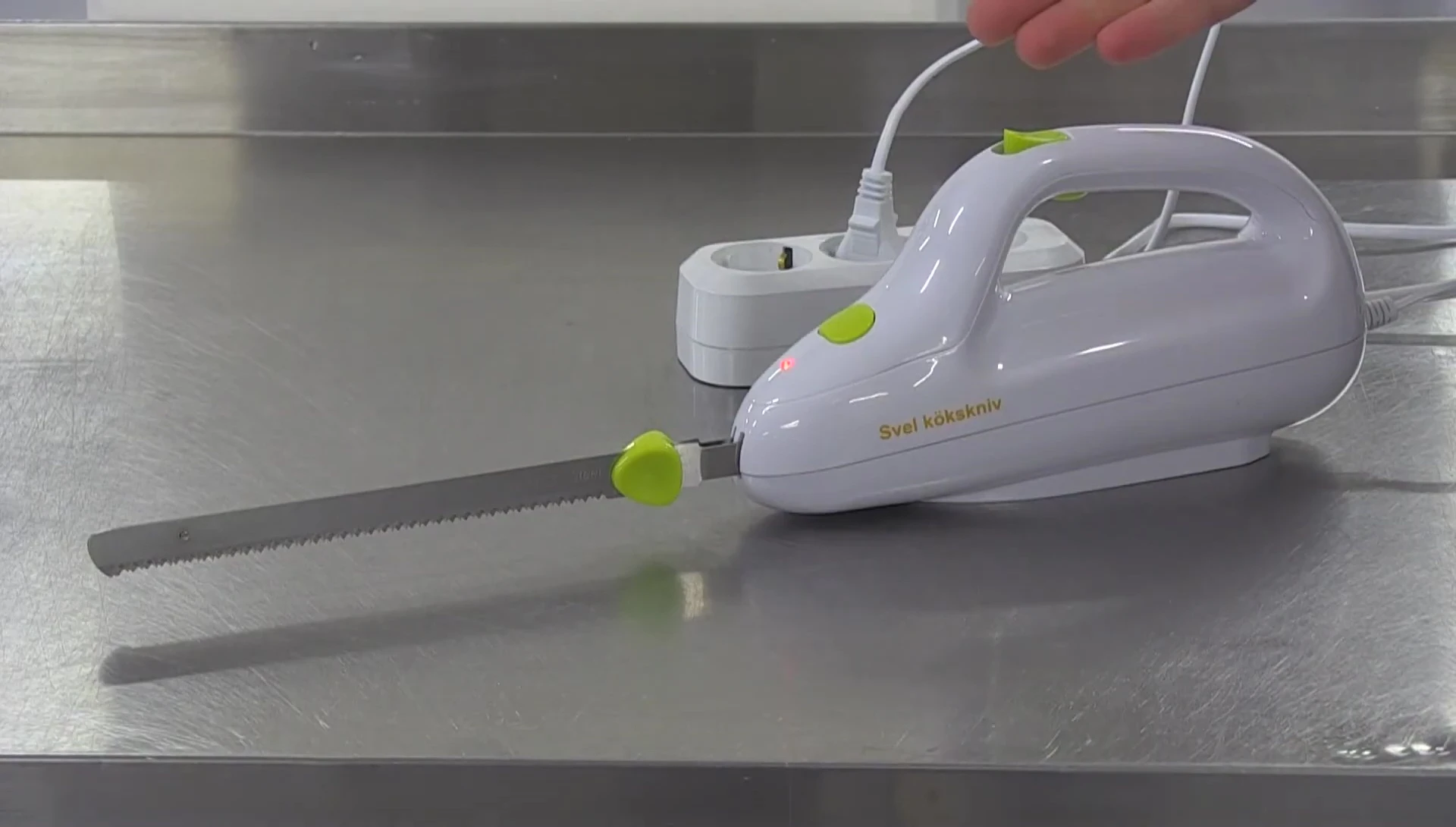 Démonstration de l'utilisation du couteau.