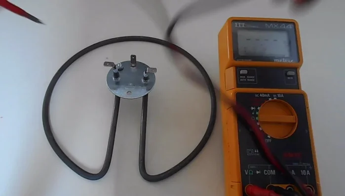 Mesurer la valeur ohmique réelle de la résistance à l'aide d'un multimètre en position ohmmètre. Comparer avec la valeur théorique.