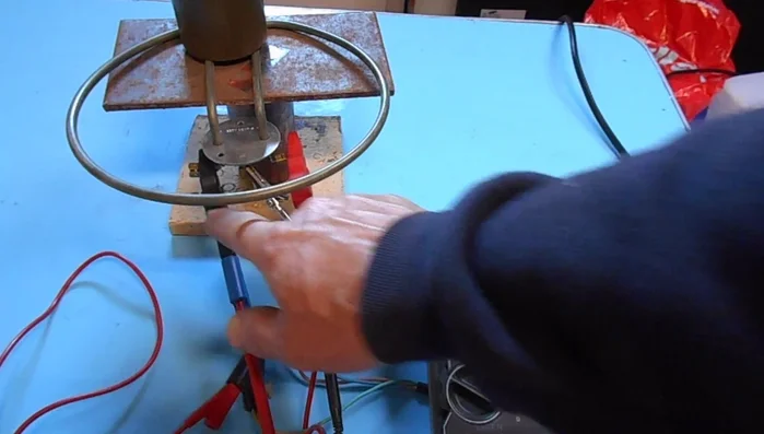 Tester le fonctionnement de l'appareil pour observer si le disjoncteur différentiel déclenche à chaud. Mesurer le courant de fuite.