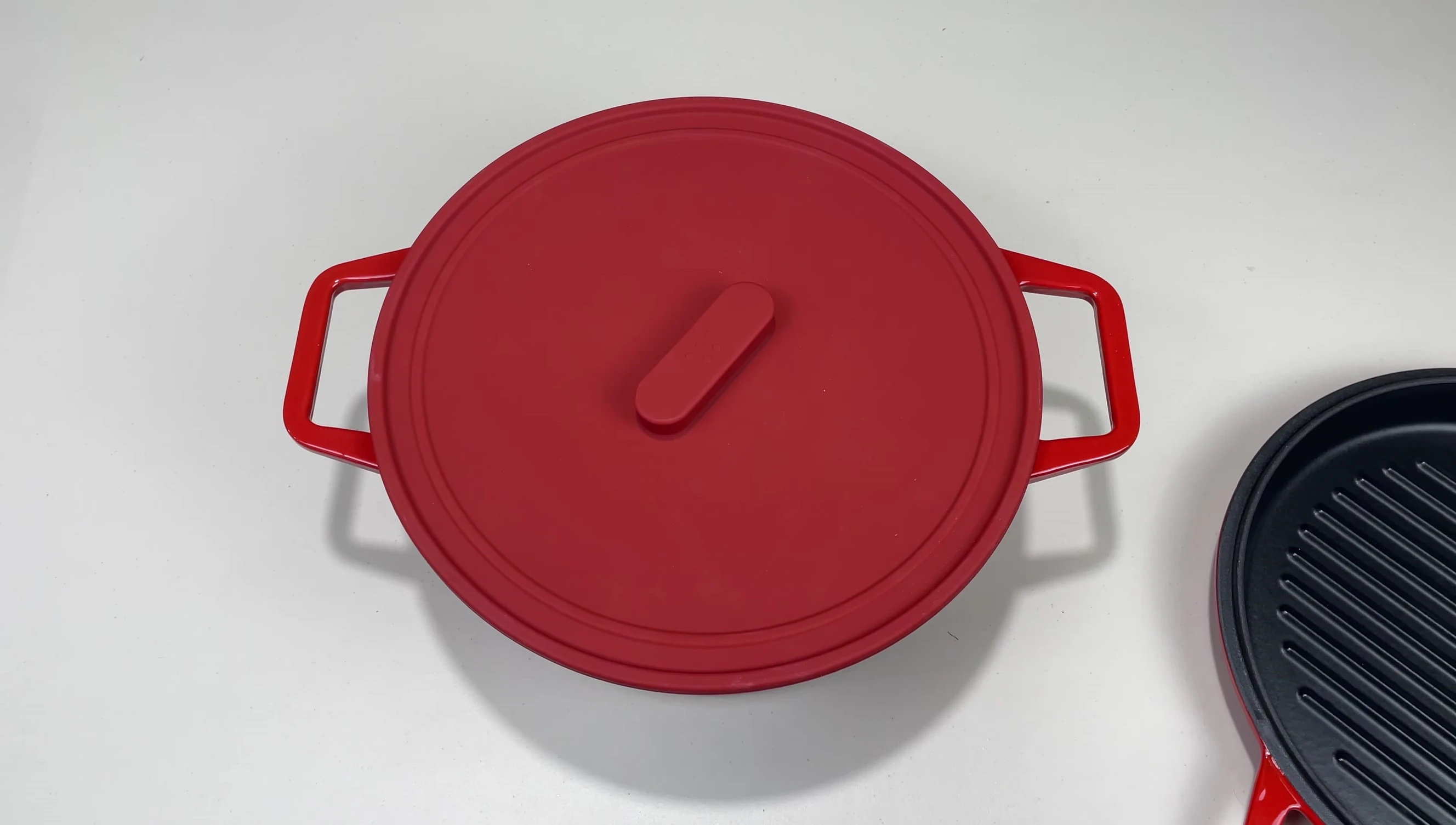 Comparaison entre le couvercle en fonte et le couvercle en silicone