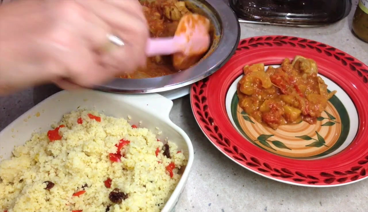 Dressage du plat : poulet et couscous.
