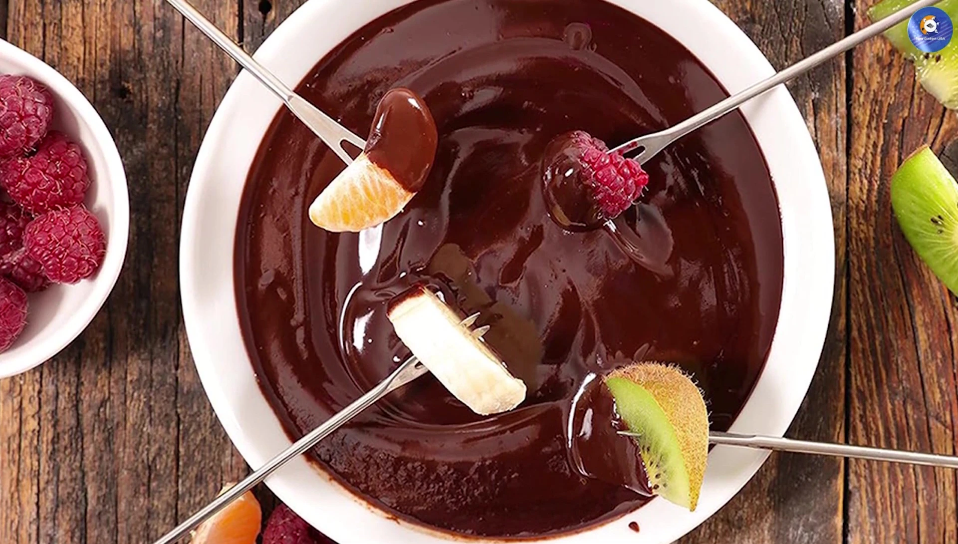 Vue du pot à fondue électrique Nostalgia de 12 tasses