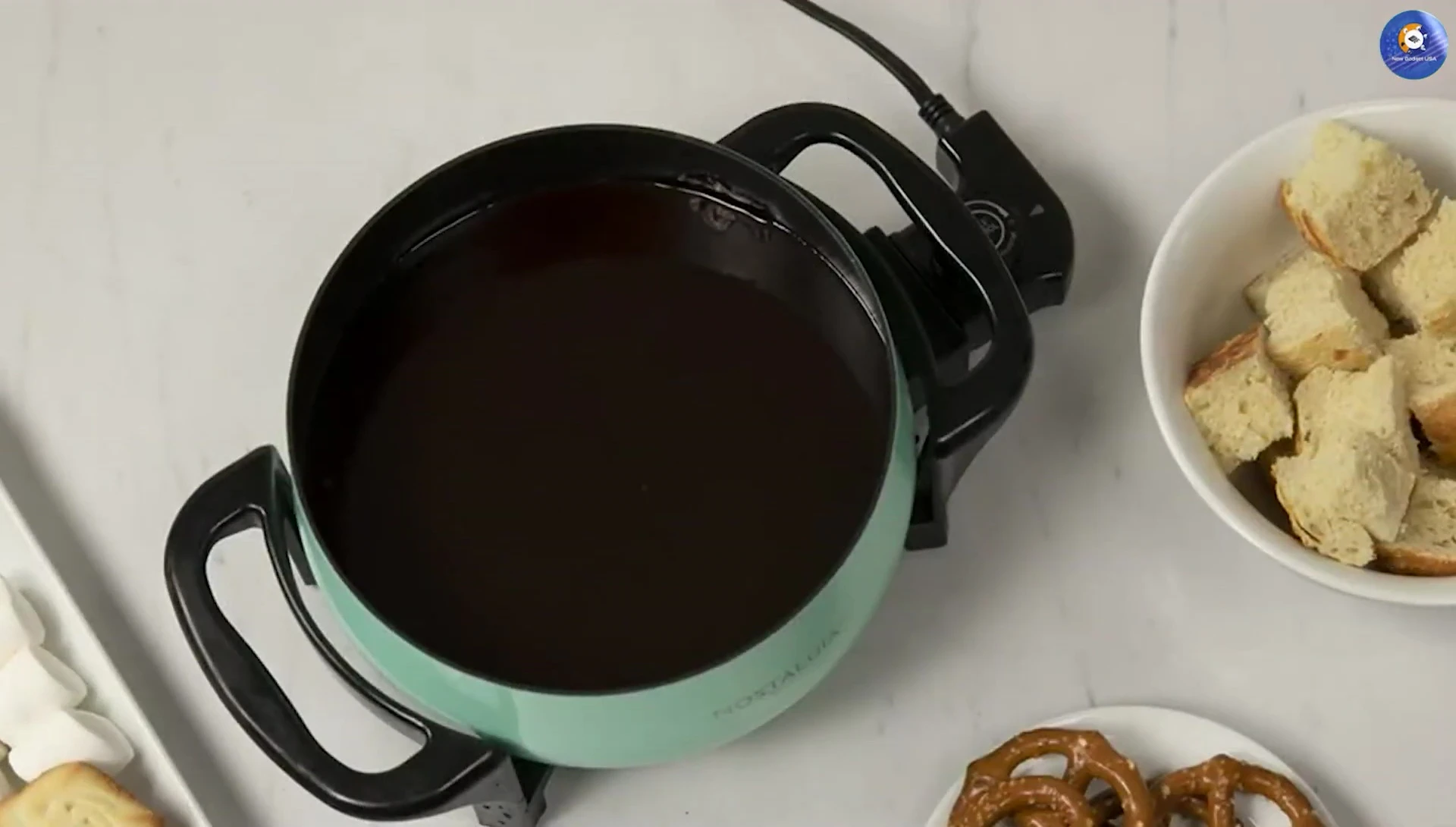 Détail de la fondue au chocolat dans le pot Nostalgia de 12 tasses