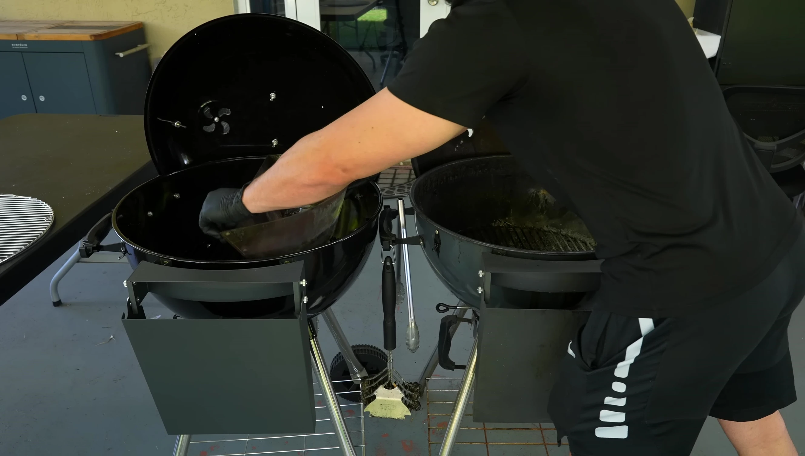 L'accessoire Slow and Sear du SNS Kettle.