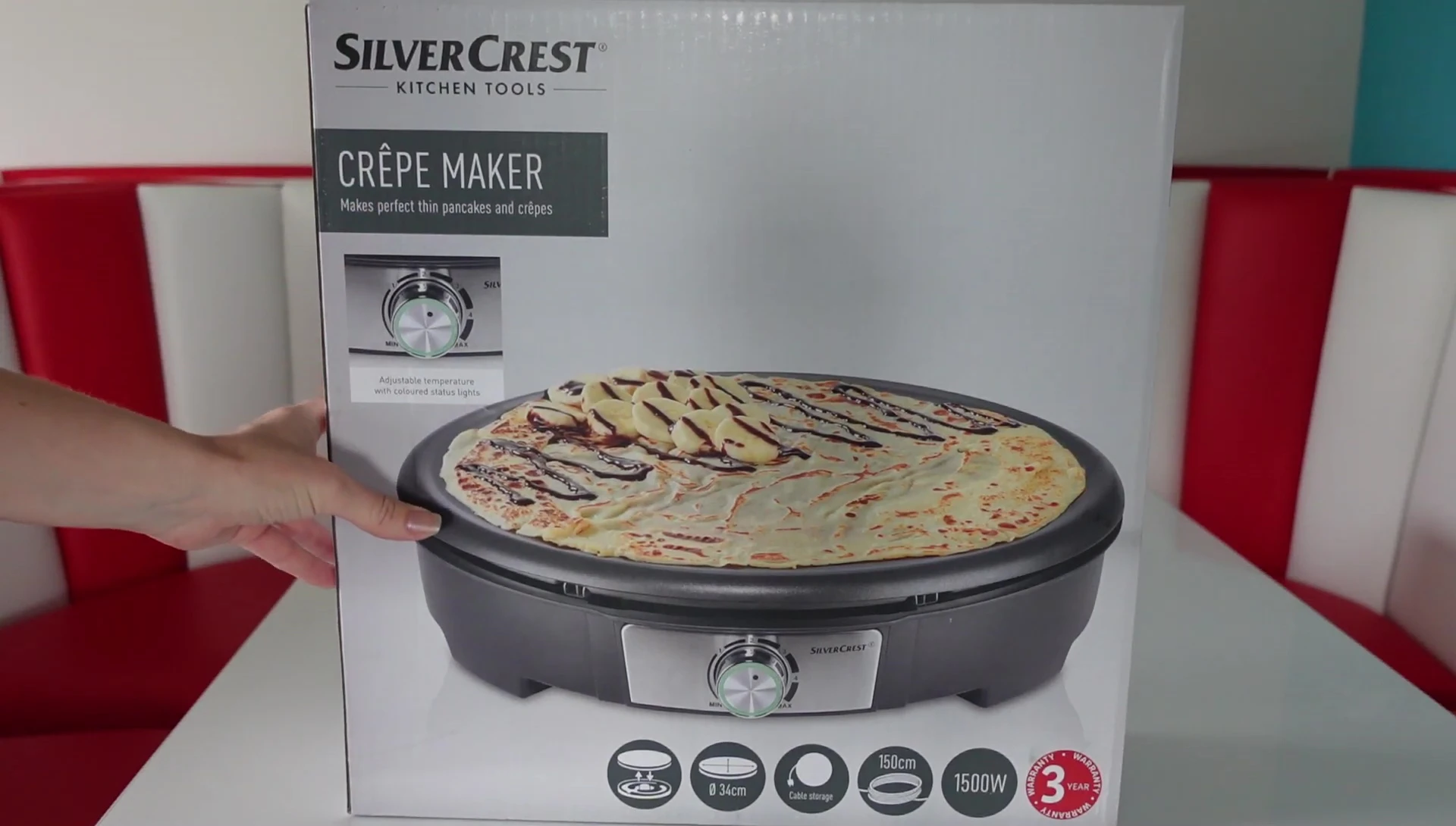 Gros plan sur la surface de cuisson de la crêpière