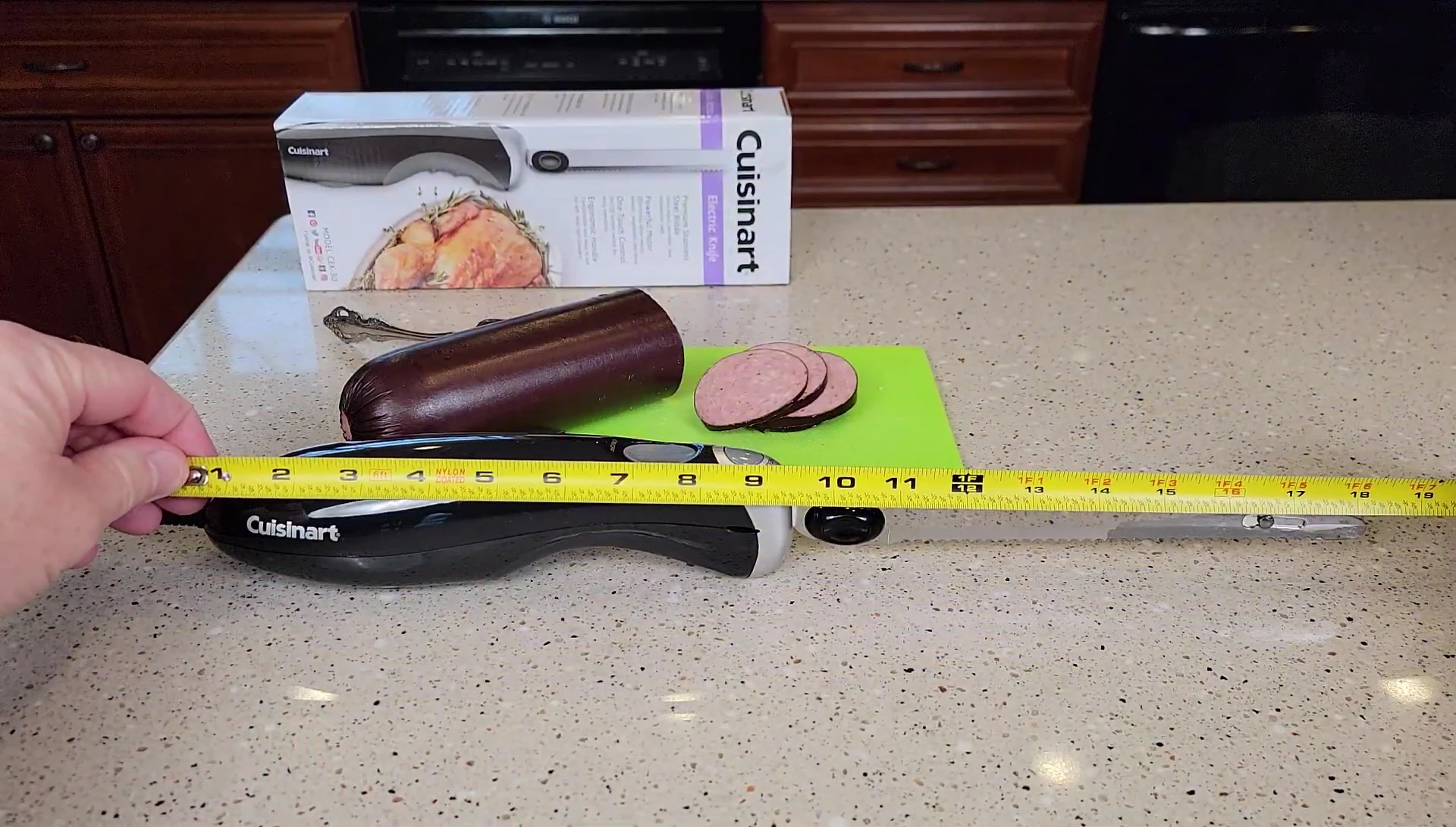 Vue du couteau entier pour montrer sa taille.