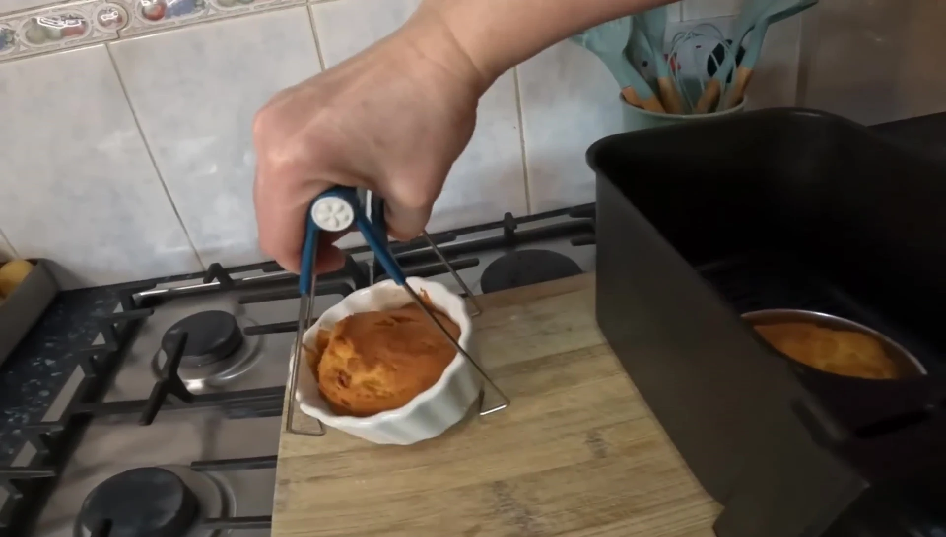 Gâteaux à l'éponge sortis du Ninja Air Fryer.