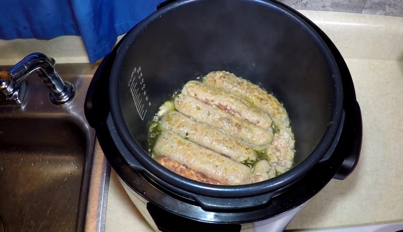 Ajout de la sauce aux saucisses