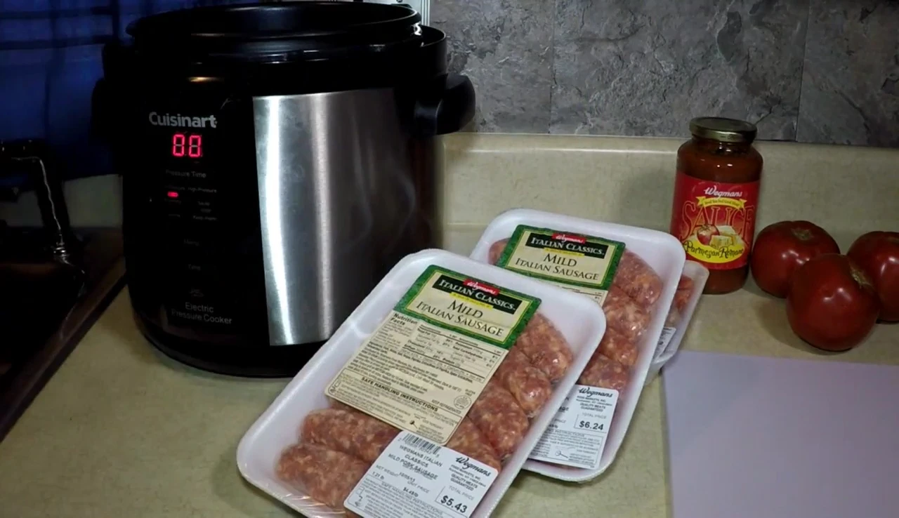 Dorage des saucisses dans l'huile d'olive