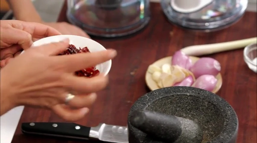 Piments secs trempés pour la pâte de curry