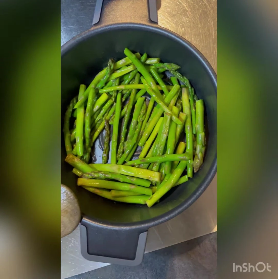Frittata finie avec les asperges grillées