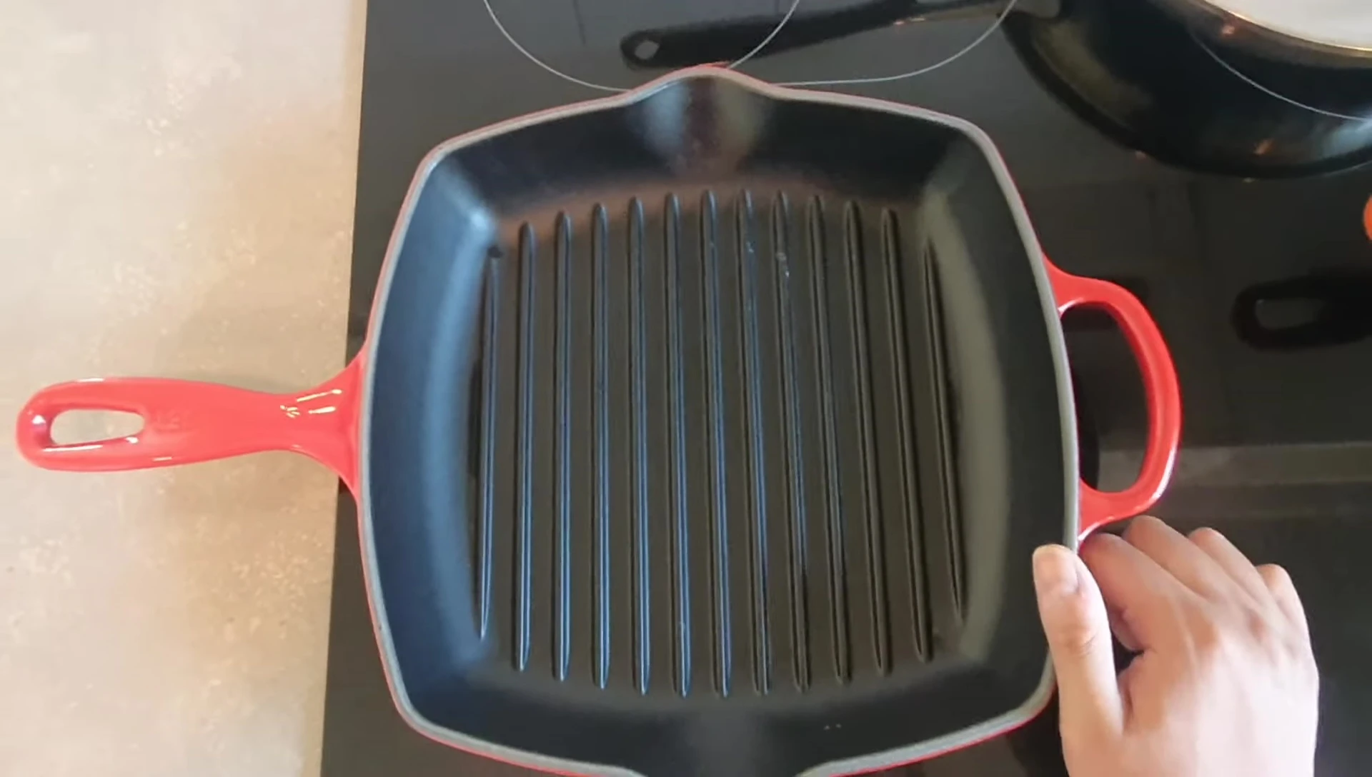 Image de la poêle pour illustrer la difficulté du nettoyage.