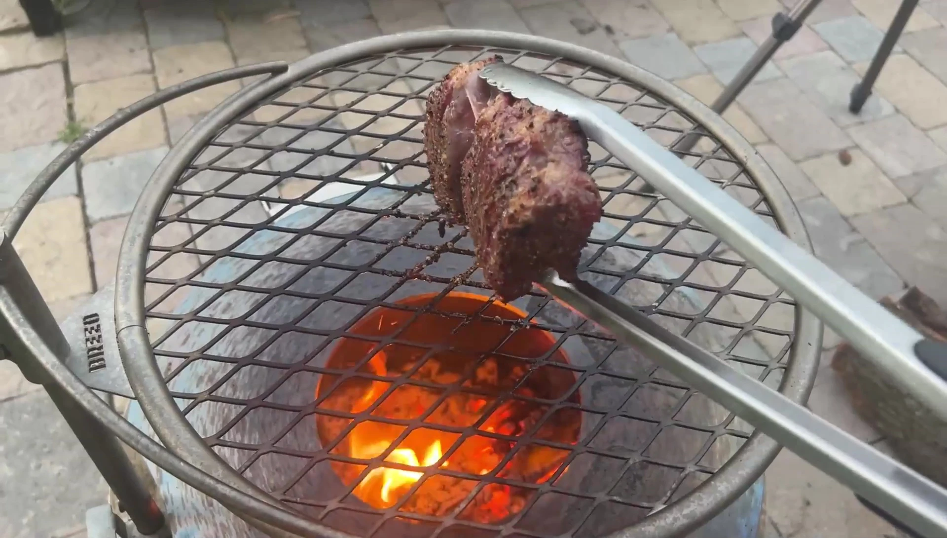 Fromage grillé sur la plaque chauffante Breeo.