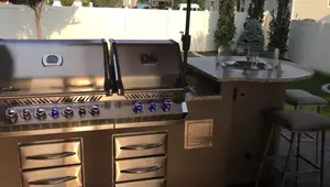 Grill intégré Napoléon Prestige Pro 825 : Un îlot de barbecue haut de gamme