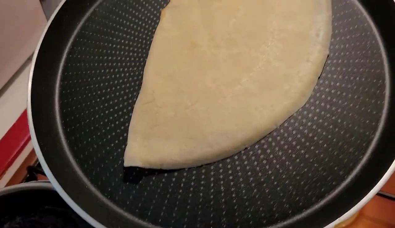 Crêpe cuite après 2 minutes à feu doux.