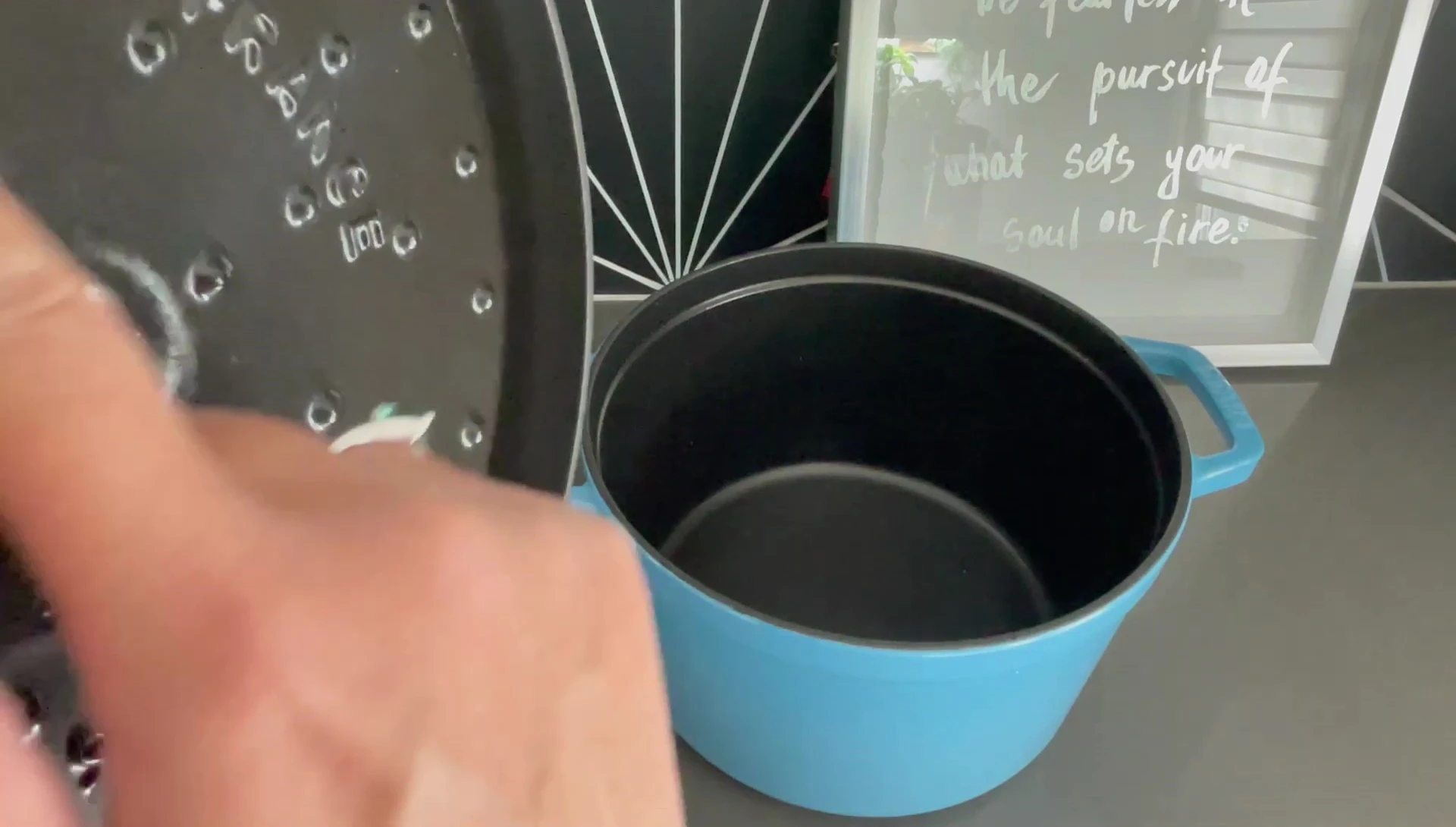Gros plan sur les picots du couvercle