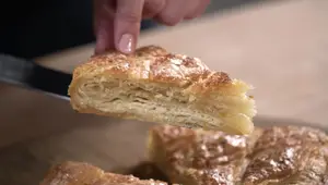 Kouign Amann Breton et Madeleines : Pâtisseries Françaises Délicieuses