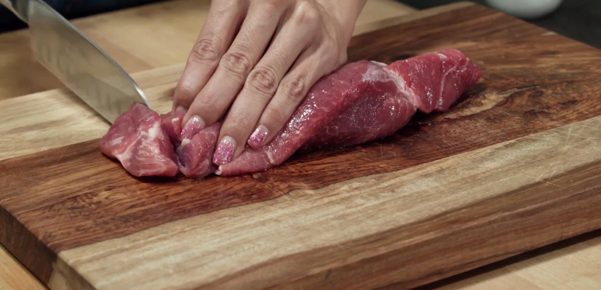 Image montrant la viande coupée en cubes de 1 pouce.