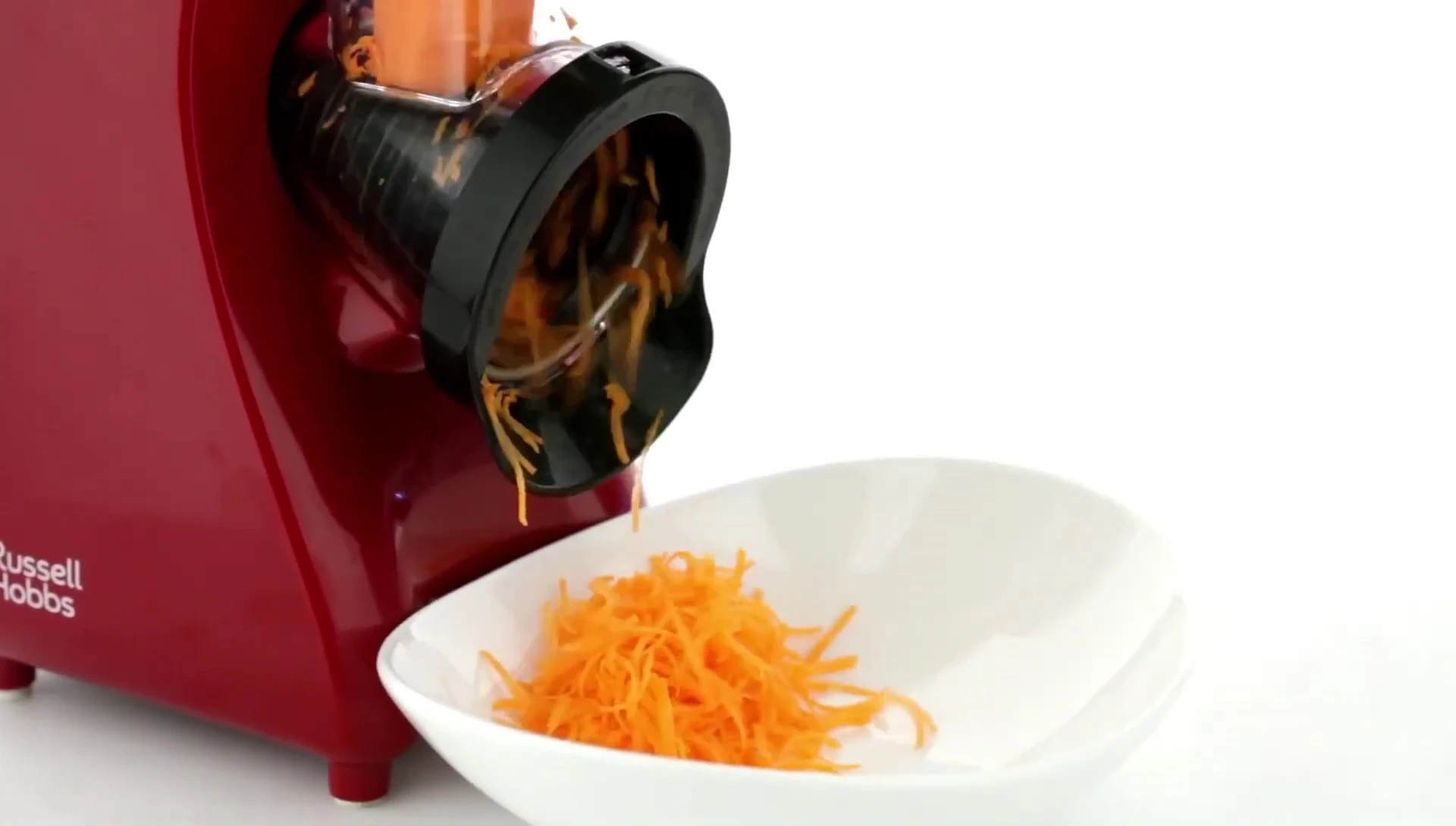 Hình ảnh máy cắt rau củ Russell Hobbs đang được sử dụng
