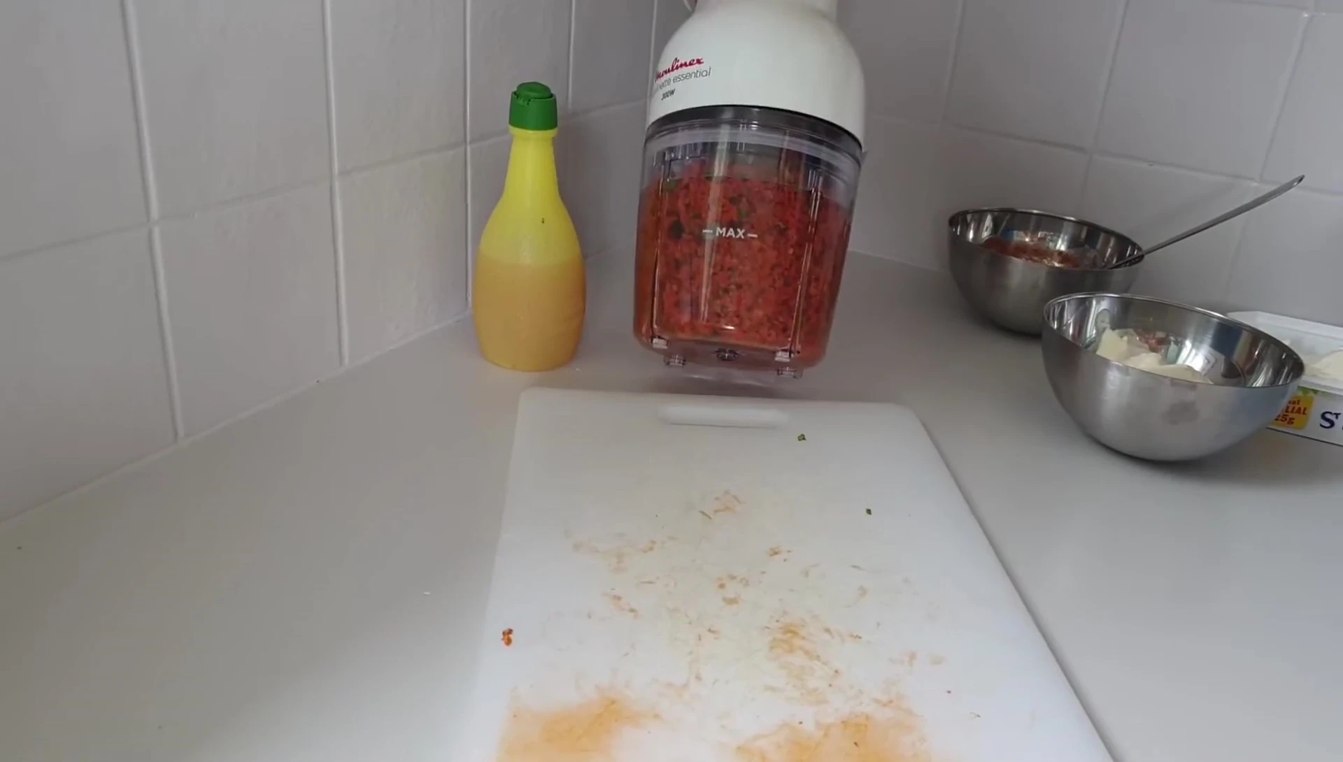 Préparation de la tartinade dans la moulinette.