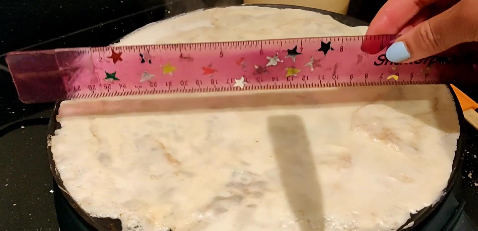 Dimensions de la crêpière Breville (largeur et hauteur).