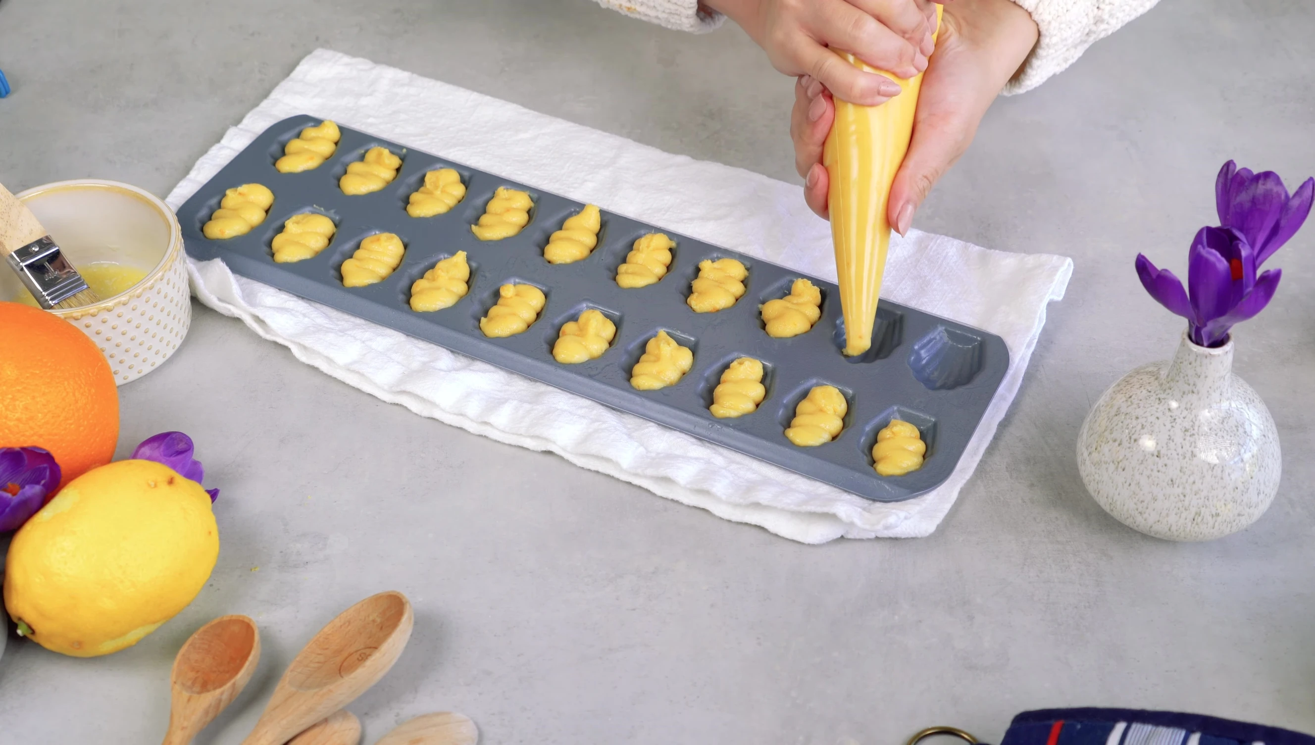 Madeleines au four.